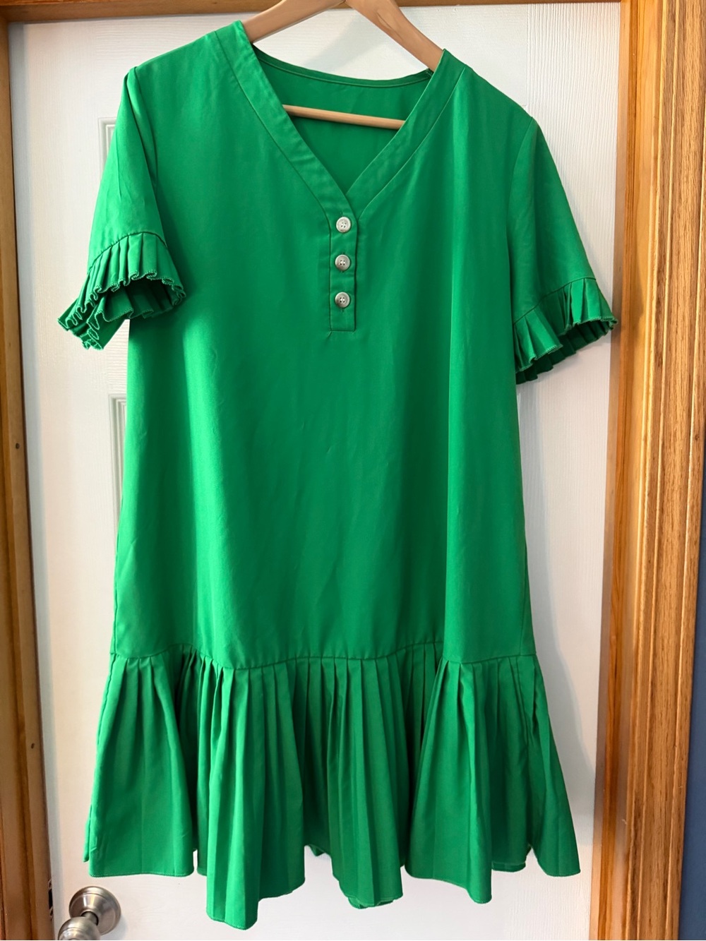 Womenโs SHEIN Bright Green V-Neck Ruffle Hem Dress LARGE